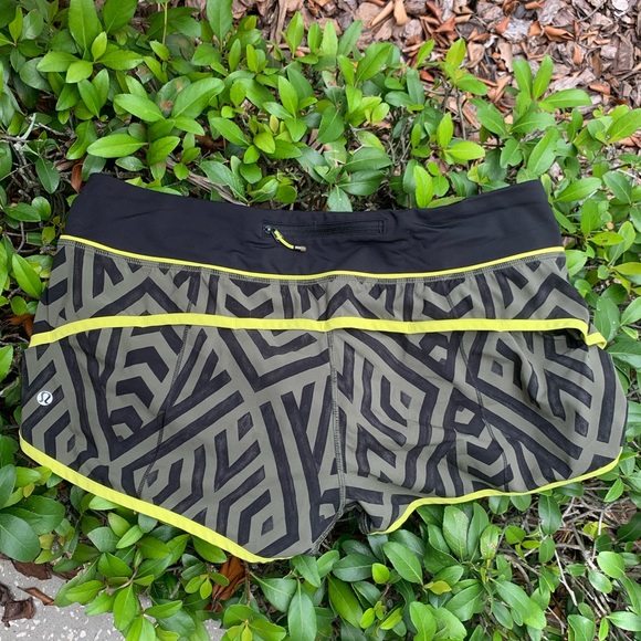 Lululemon Chevron shuffle speeds. Sz 10. - Picture 3 of 5